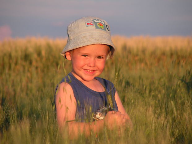 kid-in-grass-(1).jpg kid-in-grass-(1).jpg